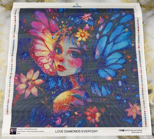 Traumpixxel - Die Nachtfalterprinzessin - 50x50cm - 60 Farben - Eckige Harzsteine + Mix aus Sondersteinen