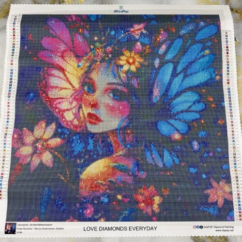 Traumpixxel - Die Nachtfalterprinzessin - 50x50cm - 60 Farben - Eckige Harzsteine + Mix aus Sondersteinen