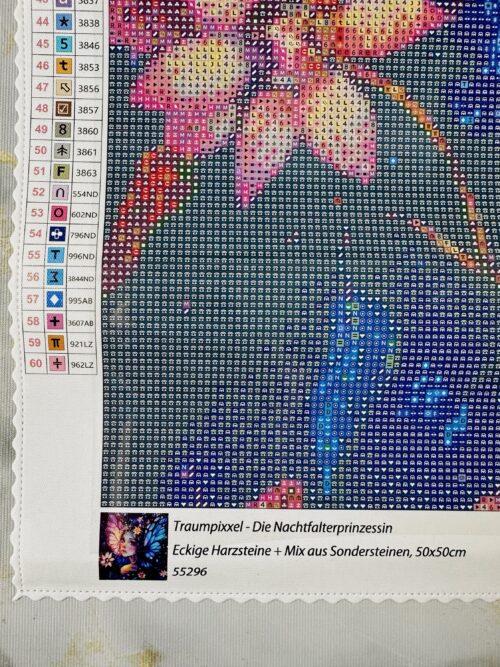 Traumpixxel - Die Nachtfalterprinzessin - 50x50cm - 60 Farben - Eckige Harzsteine + Mix aus Sondersteinen – Bild 5